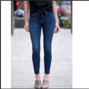 FRAME LE HIGH SKINNY RAW EDGE IN CHEZ Stretchy Comfy 
Size 25